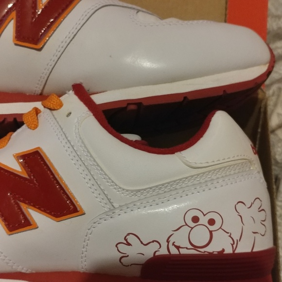 *SOLD* Elmo New Balance Shoes size 7Y - Picture 8 of 8